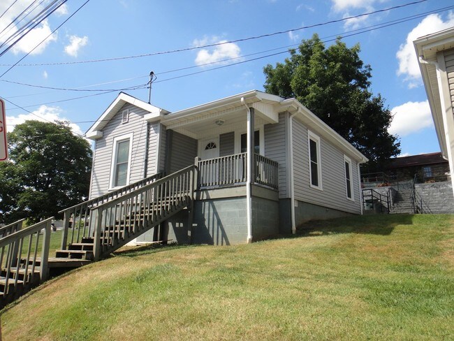 Building Photo - 165 Park St SE