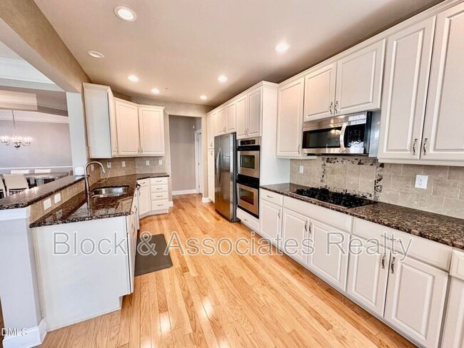 Building Photo - 10520 Sablewood Dr