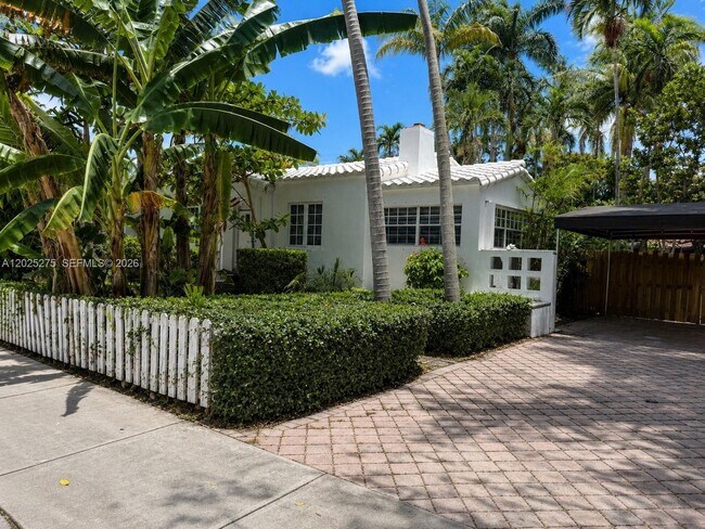 Foto del edificio - 1329 Tyler St