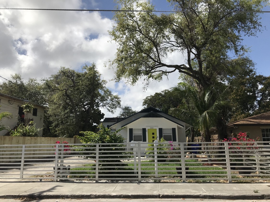 Foto principal - 5502 NW 3rd Ave