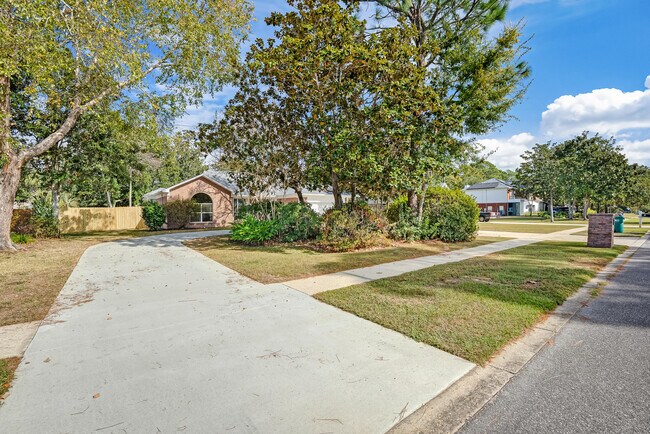 Foto del edificio - 114 Dana Pointe