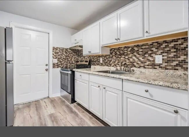 Building Photo - 1707 E Idell St