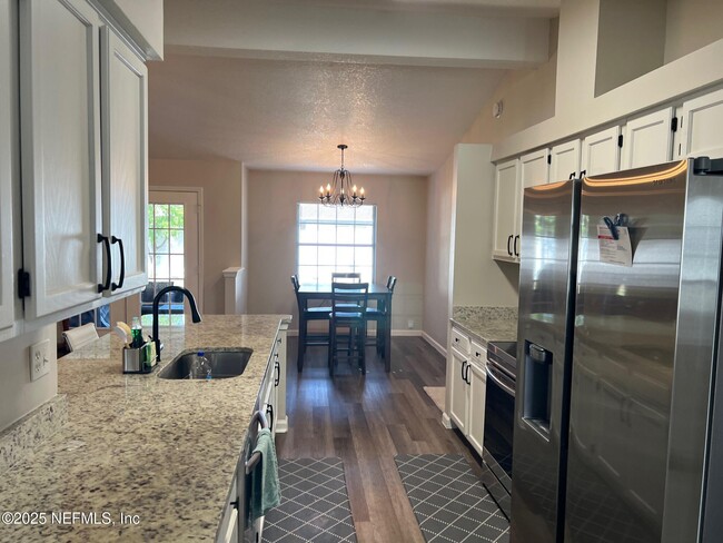 Foto del edificio - 1218 Summit Oaks Dr E