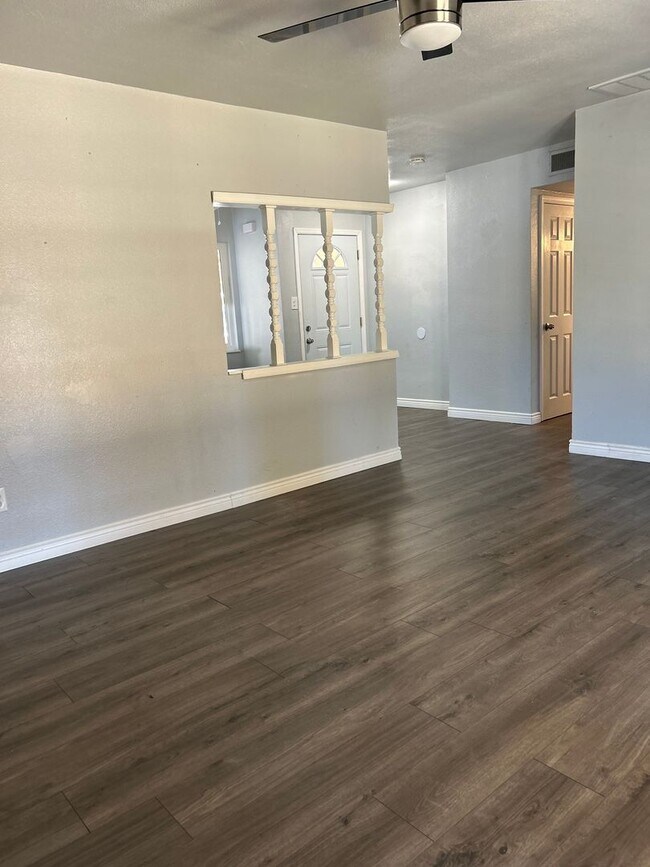 Building Photo - Single Family Home