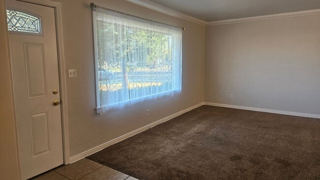 Foto del edificio - WOW!  Very Nice Updateds 3/1 Near Chestnut...