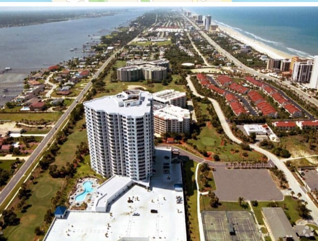 Building Photo - 2 Oceans W Blvd