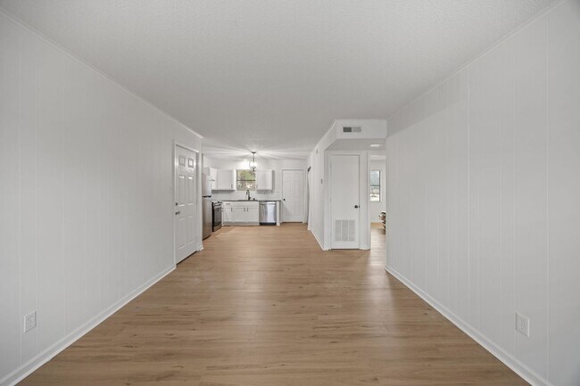 Foto del edificio - Welcome to Ravenwood Drive!