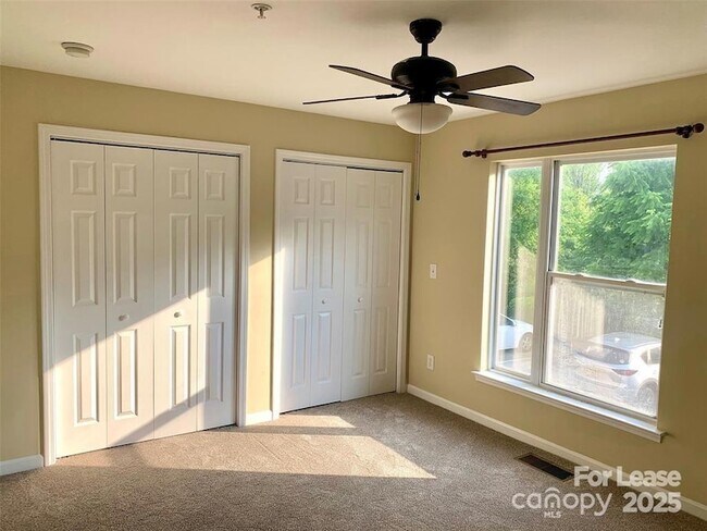 Foto del edificio - 620 Raphael Place