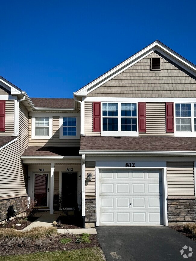 Building Photo - 812 Genesee Dr
