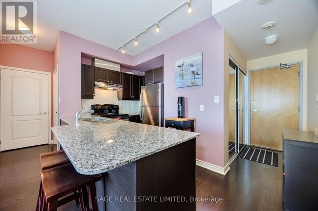 Photo du bâtiment - 3865-3865 Lake Shore Blvd W