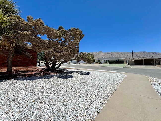 Foto del edificio - 5801 Beaumont Pl