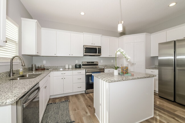 Foto del edificio - Fantastic 4bd/3ba home! Coming soon!