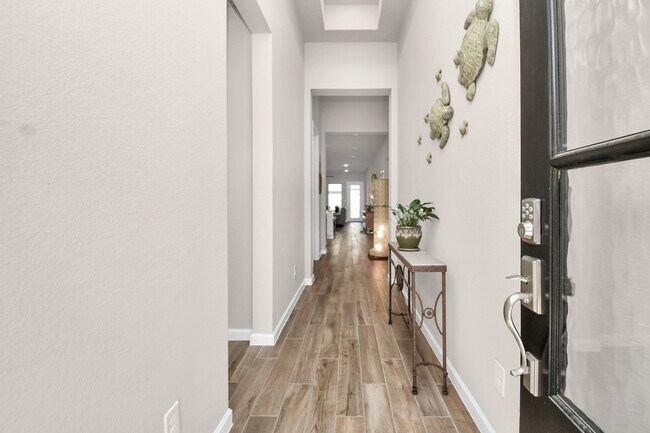 Foto del edificio - 5043 Morrison Dr