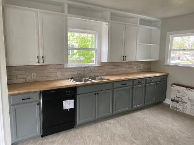 Foto del edificio - 1253 Logan Ave