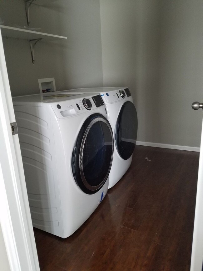Building Photo - Beautiful Updated 3 Bedroom Ranch Style Ho...