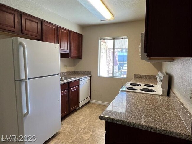 Foto del edificio - 5295 Indian River Dr