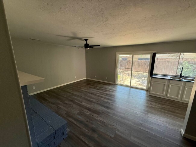 Building Photo - Beautiful 3 Bedroom House in Plano