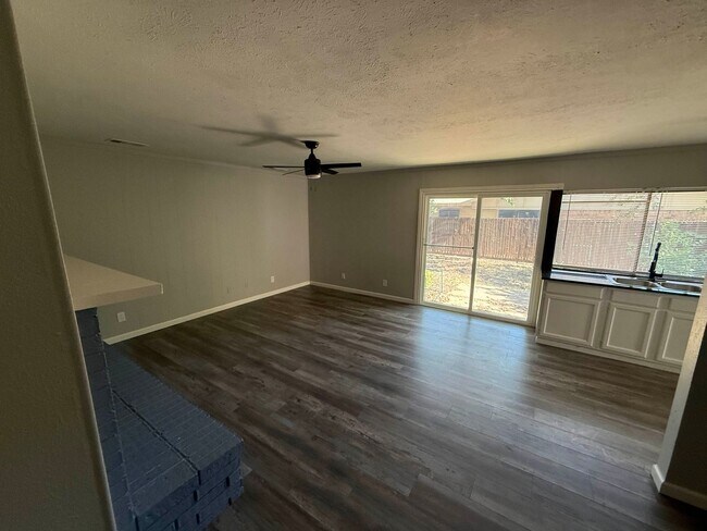 Foto del edificio - Beautiful 3 Bedroom House in Plano