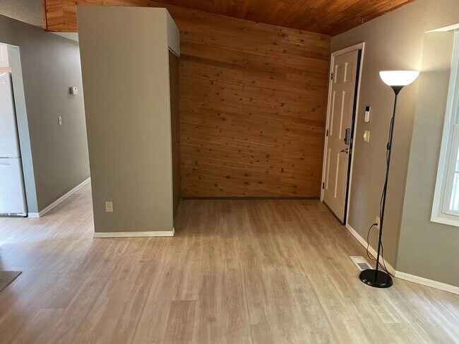 Building Photo - Beautiful & stunning 3-bed, 2-bath house i...