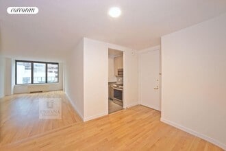 Building Photo - 150 E 57th St