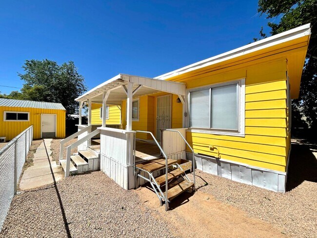 Building Photo - Newly Updated 3 Bedroom Home!
