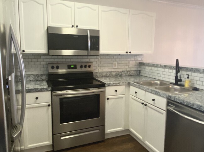 Foto del edificio - 1522 Harpers Inlet Dr