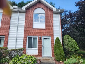 Building Photo - 585 Park Rd