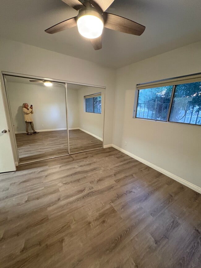 Bedroom with large mirrored closet - 3322 Helms Ave