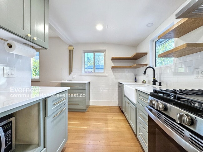 Building Photo - 4886 Osceola St