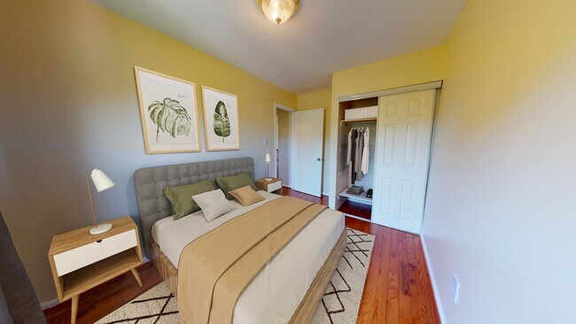Building Photo - Updated Columbia Heights townhome near the...