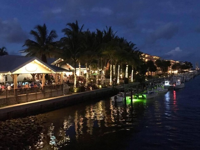 Foto del edificio - 3520 Lake Shore Dr