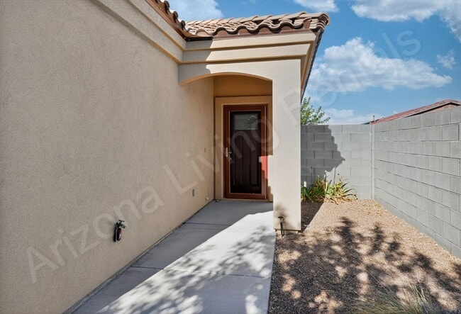 Foto del edificio - DESIRABLE LOCATION WITH RV PARKING