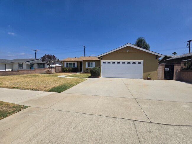 Building Photo - Beautiful 3 Bedroom Home in Glendora