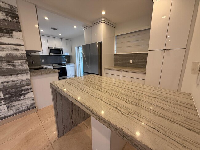 Foto del edificio - 120 W 63rd St