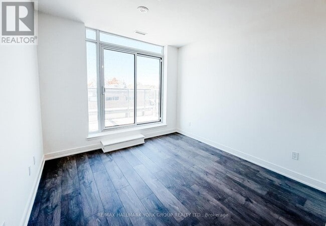 Building Photo - 705 Davis Dr