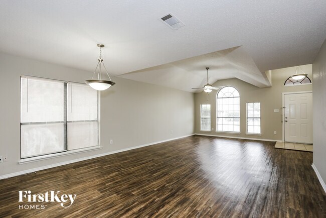 Building Photo - 6912 Club Creek Dr