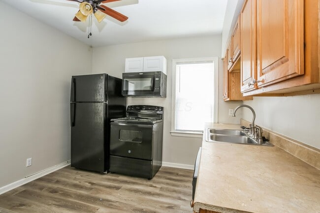 Foto del edificio - 731 S Highland Ave