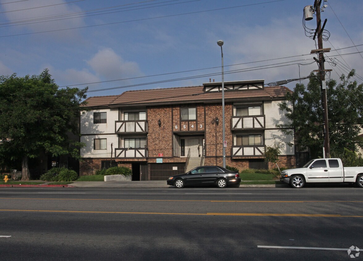 Foto del edificio - 6543 Woodman Ave