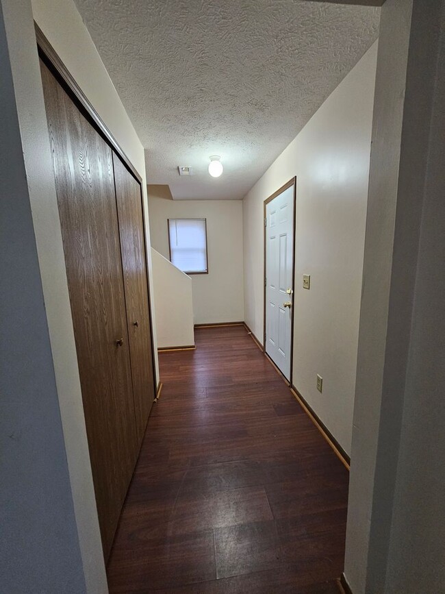 Building Photo - 564 N Park Dr