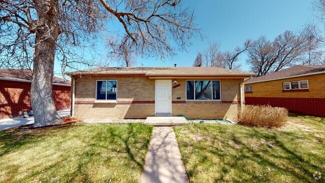 Building Photo - Renovated Park Hill brick home with large ...