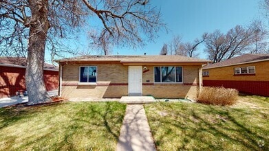 Building Photo - Renovated Park Hill brick home with large ...