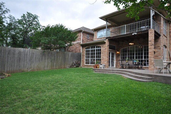 Building Photo - 10684 E Lake Highlands Dr