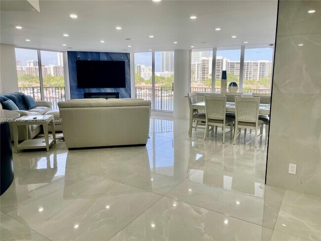 Foto del edificio - 300 Three Islands Boulevard