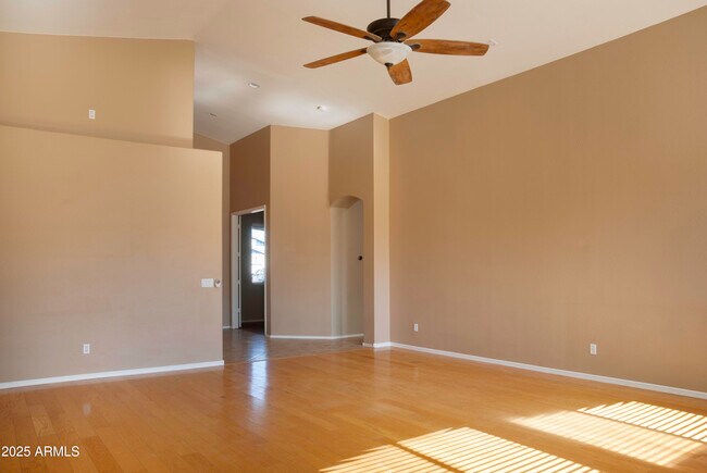 Foto del edificio - 46011 W Keller Dr