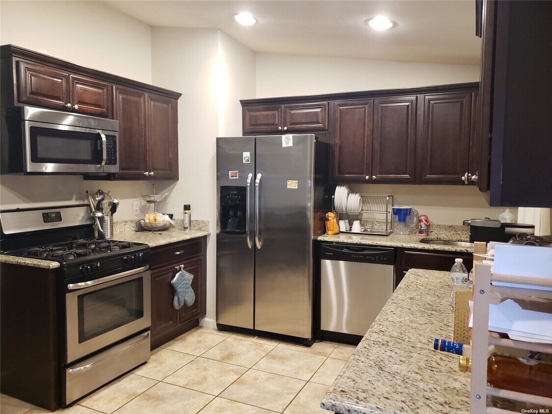 15 Dennis Dr, Lake Ronkonkoma, NY 11779 House for Rent in Lake