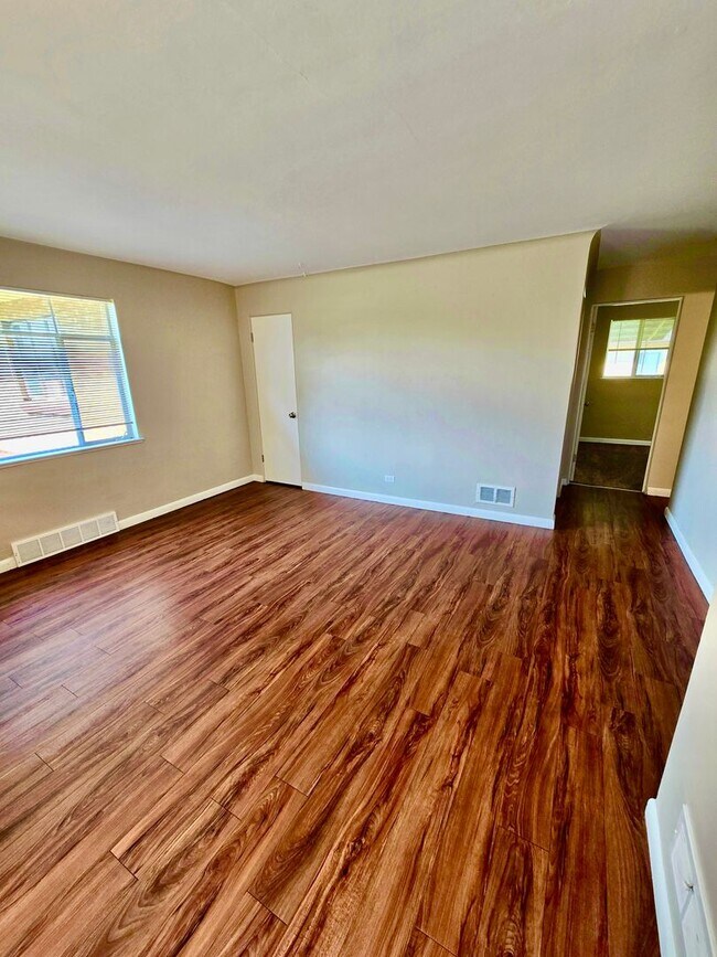 Photo - 3400-3404 Sheridan Boulevard Apartment