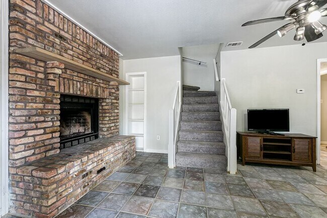 Foto del edificio - 164 Golden Meadow Dr