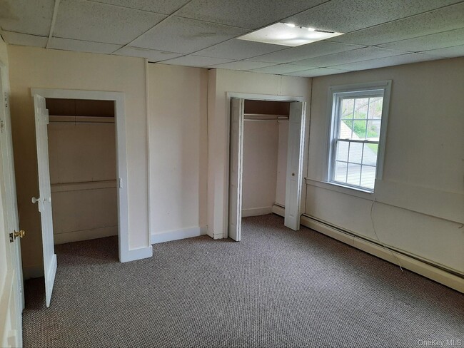 Building Photo - 29 Quaker Hill Rd