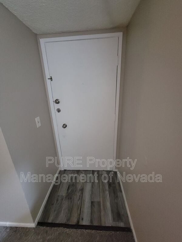 Building Photo - 1405 E Vegas Valley Dr