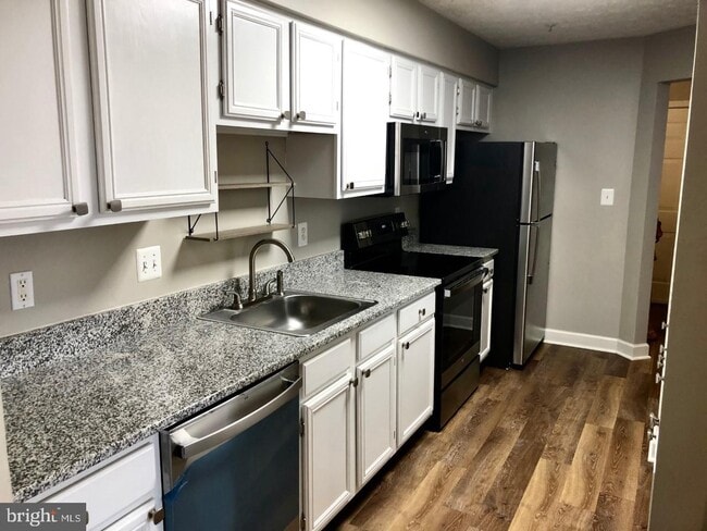Building Photo - 609 Admiral Dr